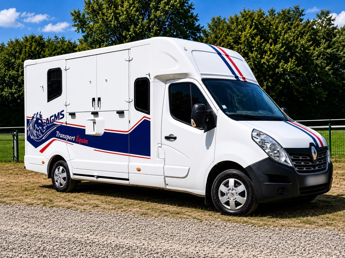 Camion AGMS Transport Équin garé